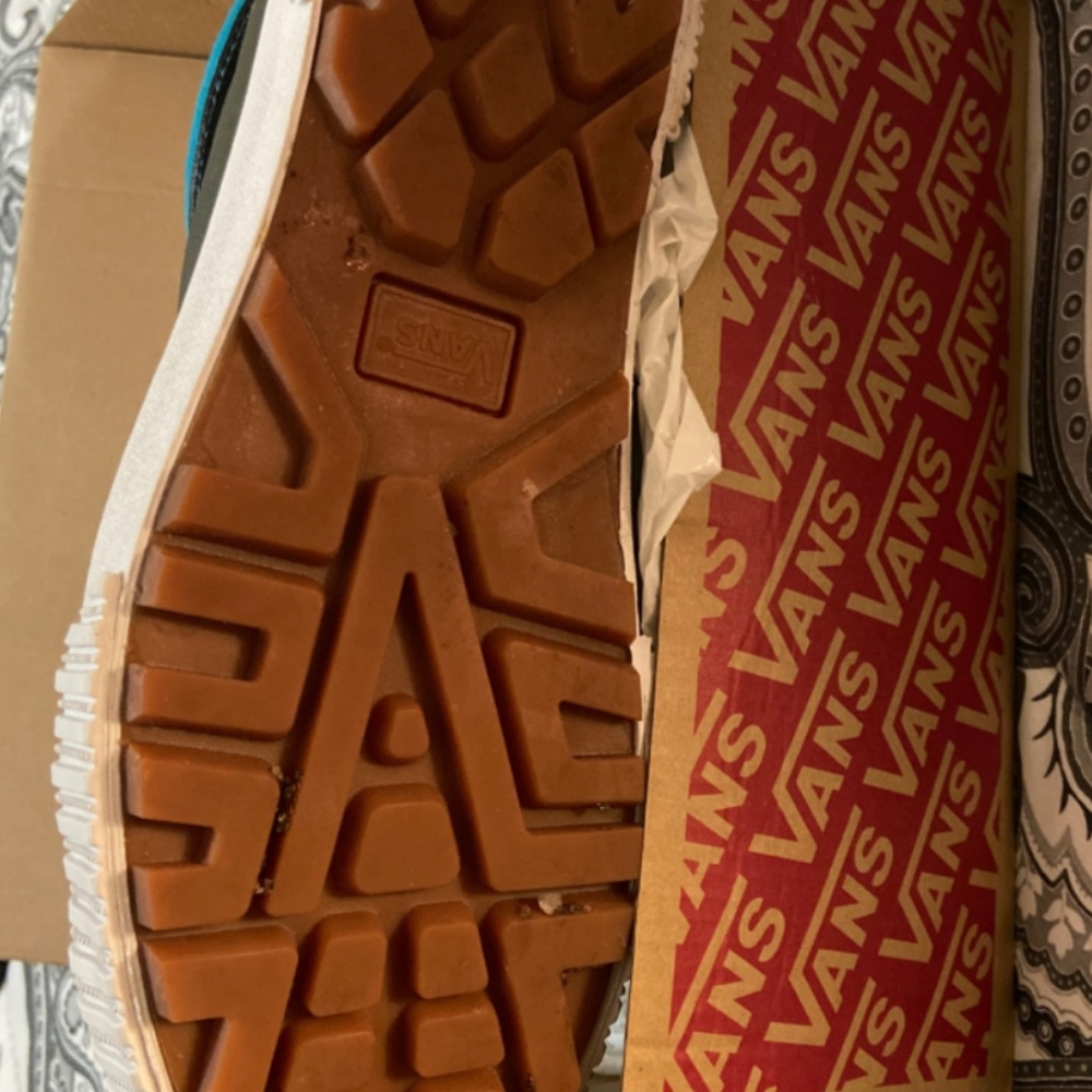 Vans - Picture 5 of 6